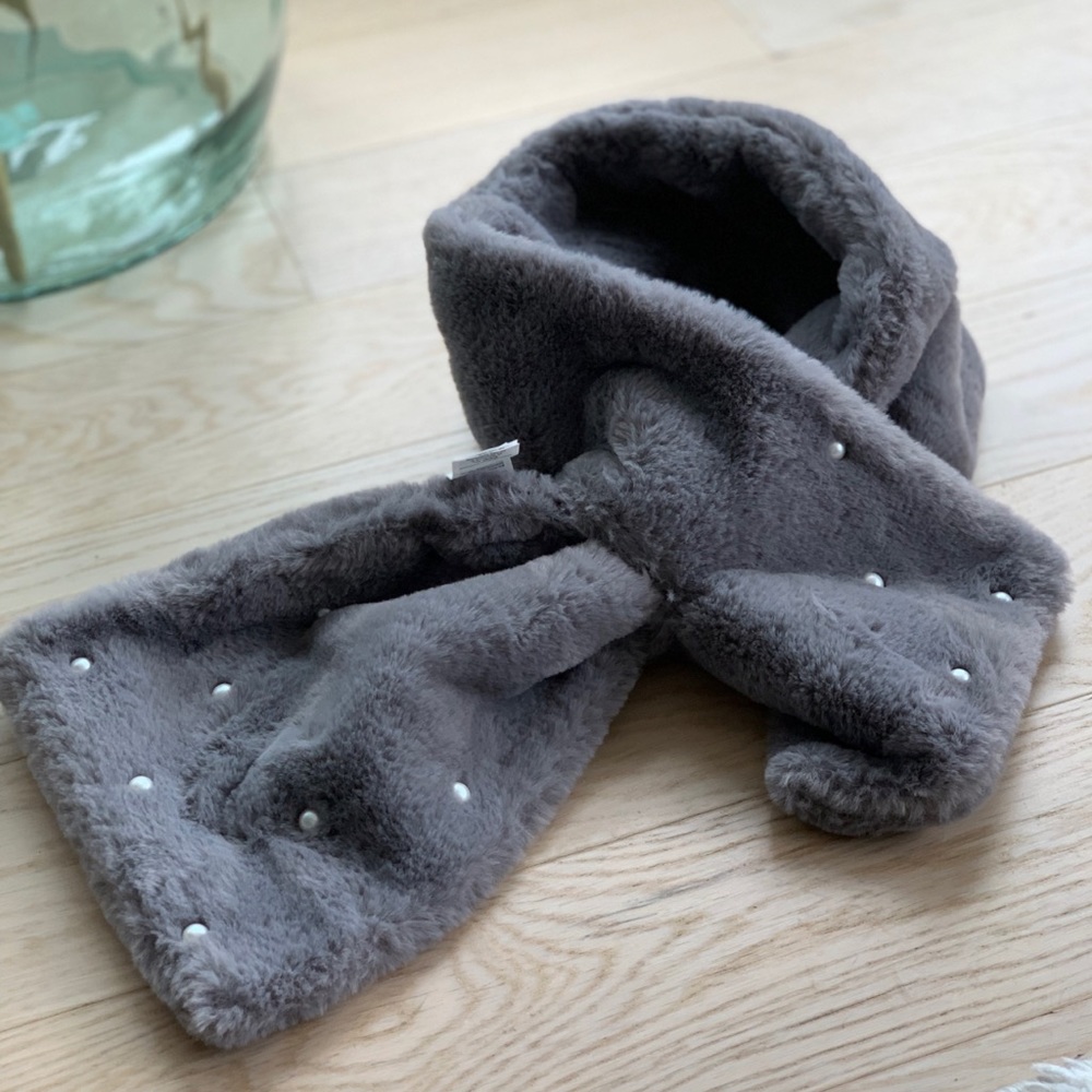 Super soft grey scarf with pearl details